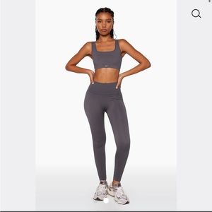 Set active set- top is XS and legging is small